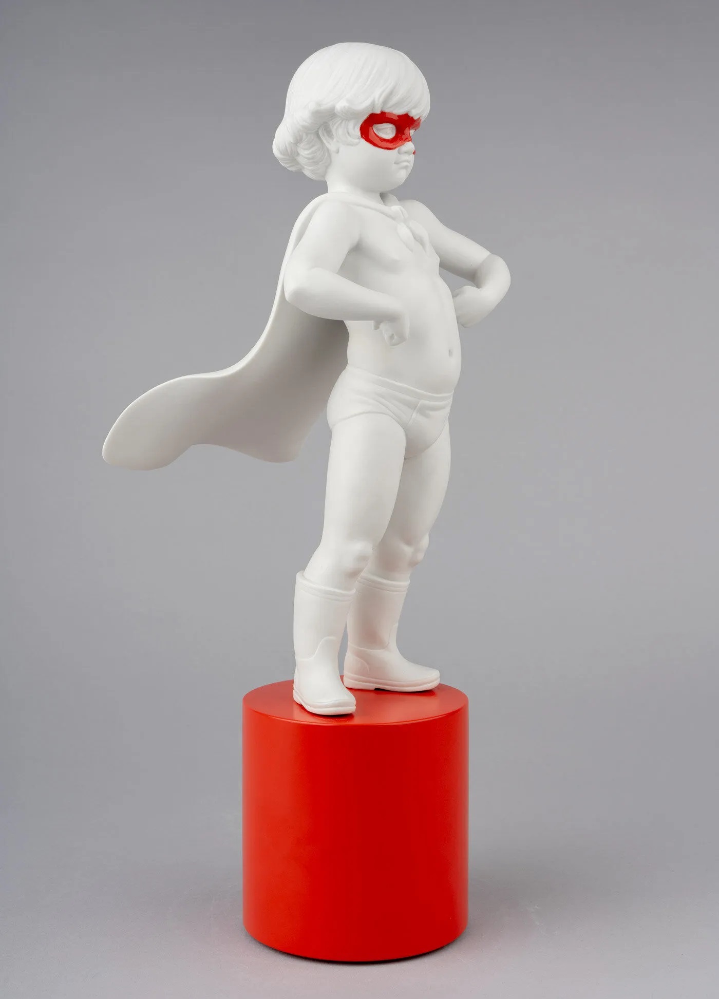 Фото Статуэтка Герой мальчик Lladro CHILDREN 01009484